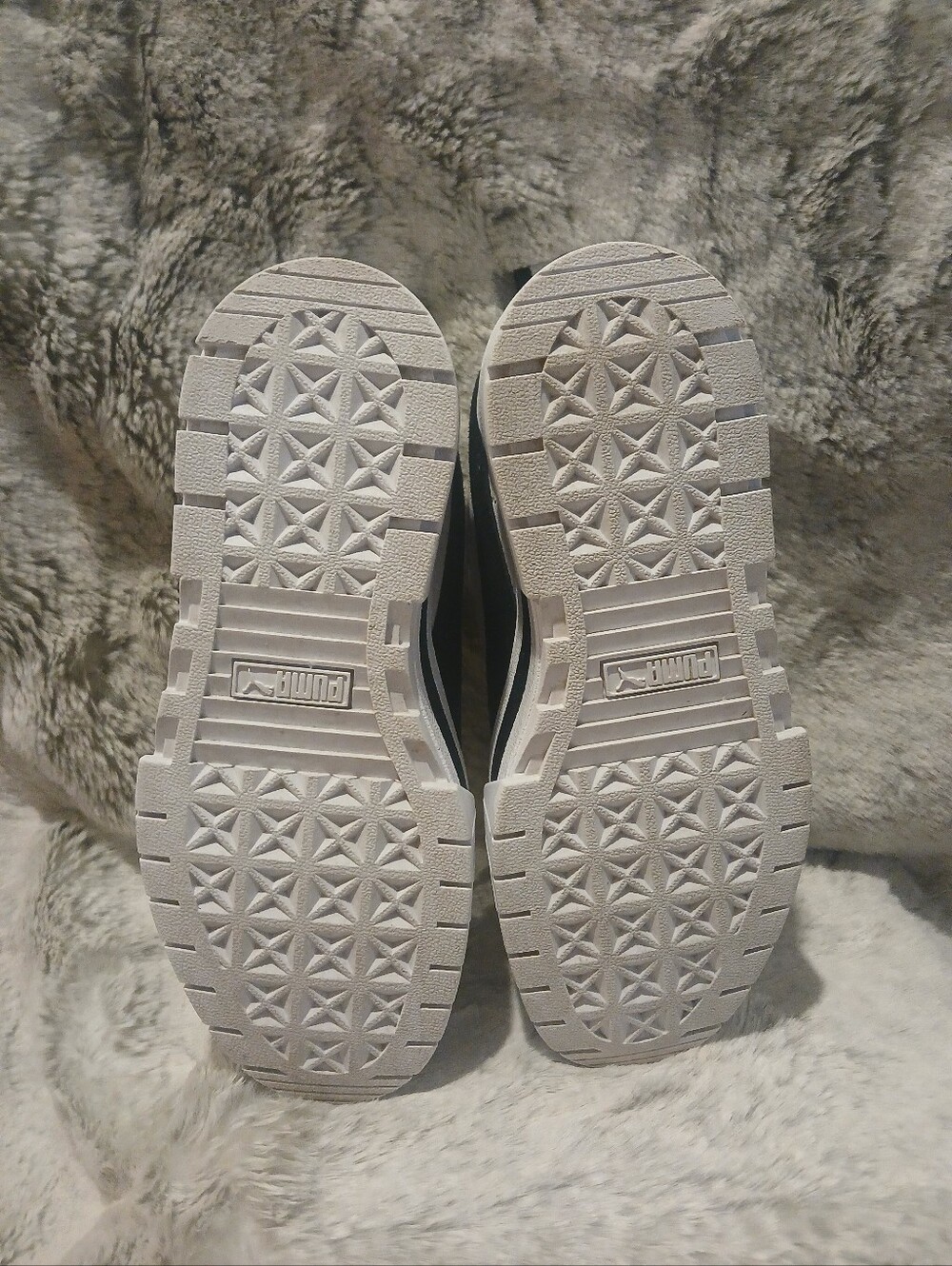 Puma Kids White Sneakers with Black Formstripe and Gold Logo - Picture 3 of 4